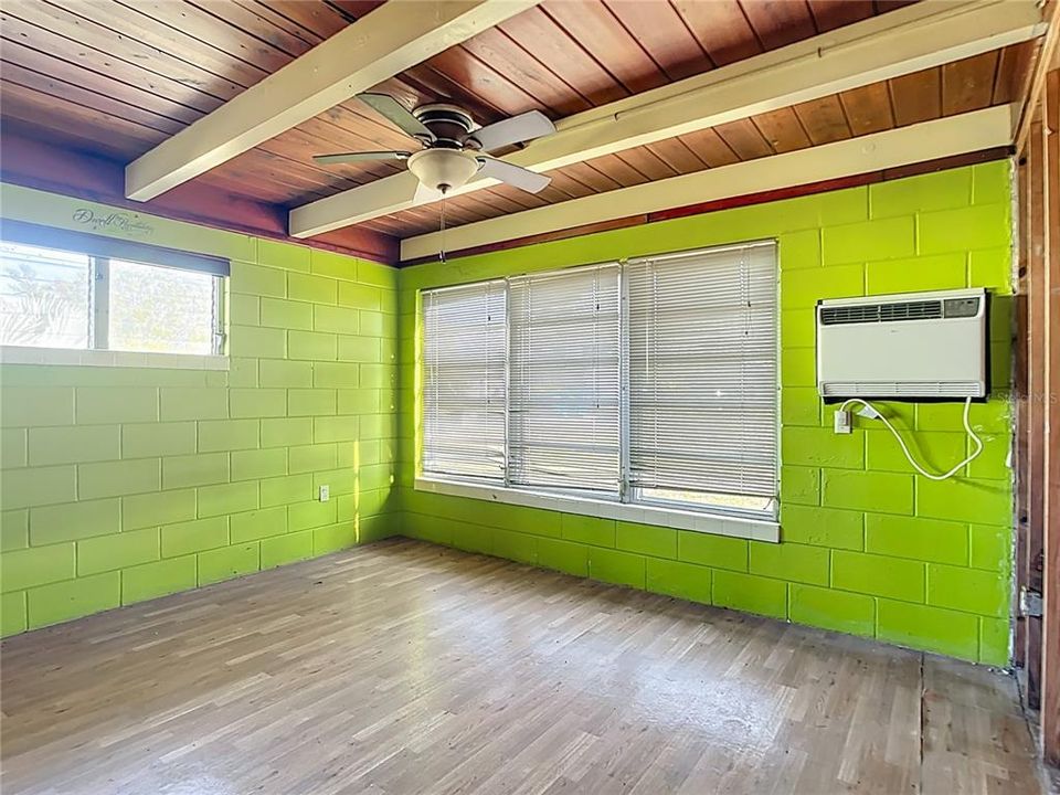 En Venta: $395,000 (2 camas, 1 baños, 1363 Pies cuadrados)