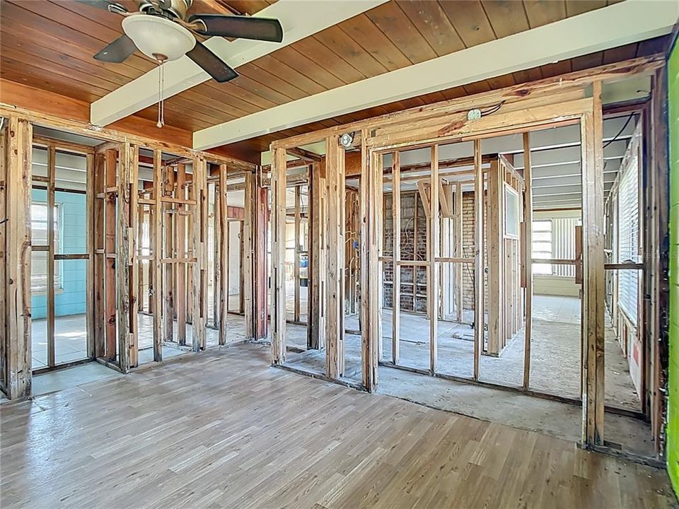 En Venta: $395,000 (2 camas, 1 baños, 1363 Pies cuadrados)