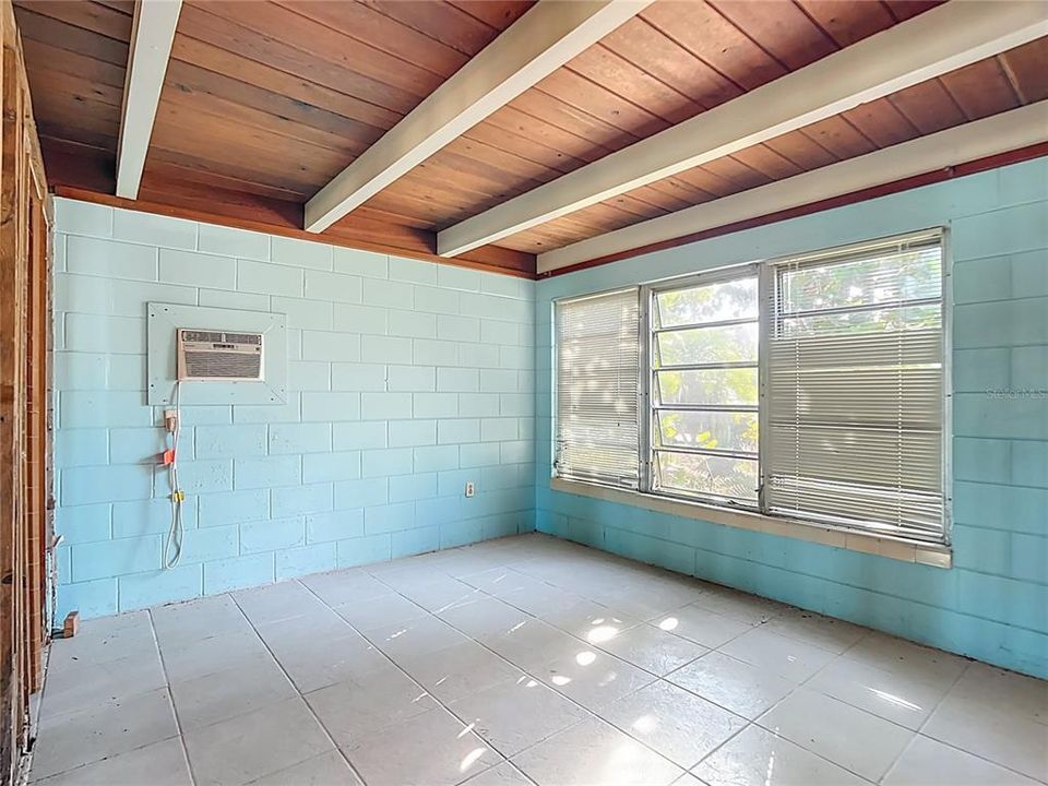En Venta: $395,000 (2 camas, 1 baños, 1363 Pies cuadrados)