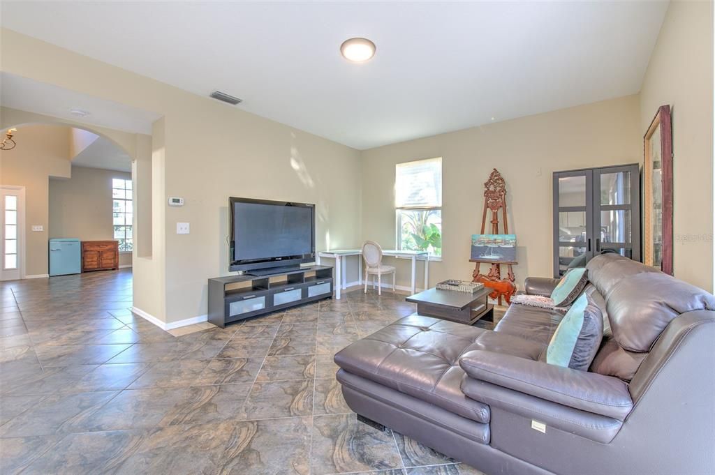 En Venta: $489,000 (3 camas, 2 baños, 2181 Pies cuadrados)