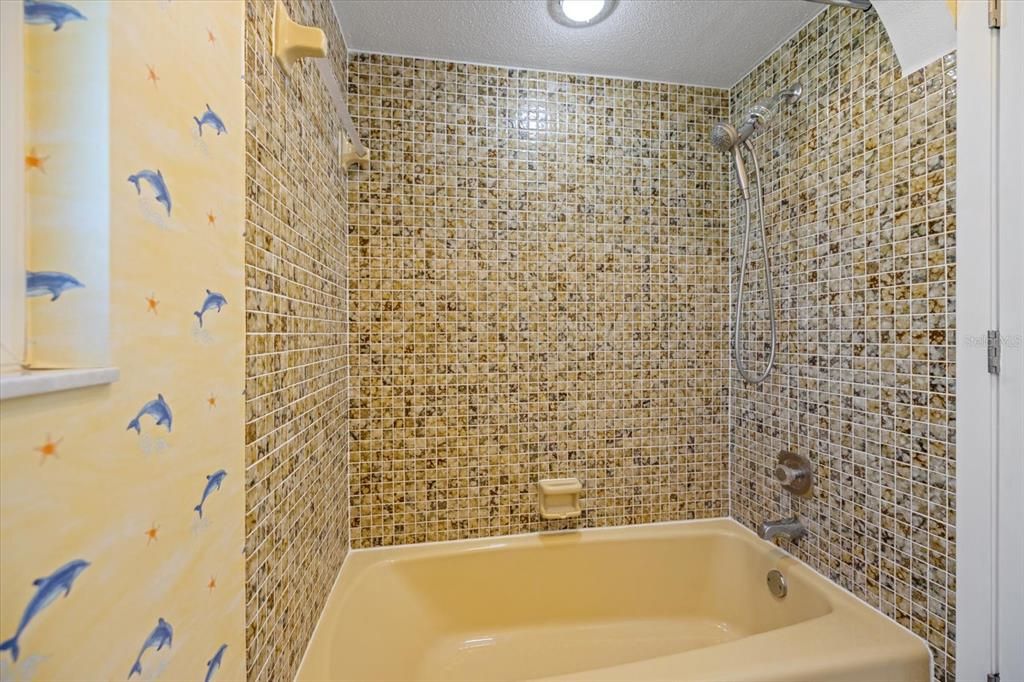 For Sale: $298,500 (2 beds, 2 baths, 1290 Square Feet)