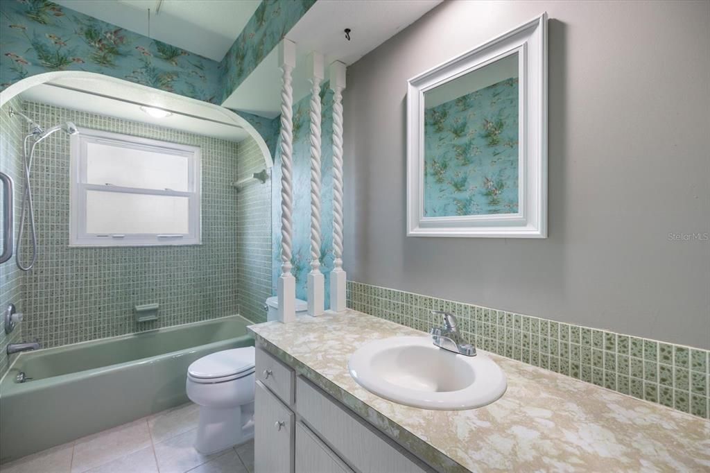 For Sale: $298,500 (2 beds, 2 baths, 1290 Square Feet)