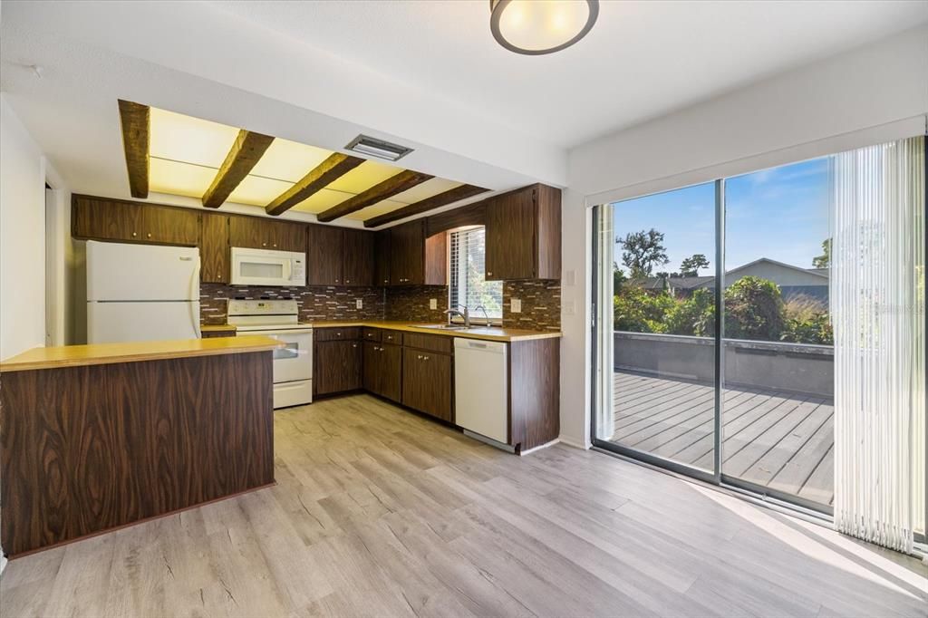 For Sale: $298,500 (2 beds, 2 baths, 1290 Square Feet)