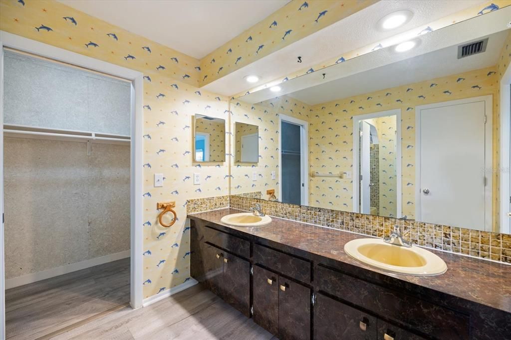 For Sale: $298,500 (2 beds, 2 baths, 1290 Square Feet)