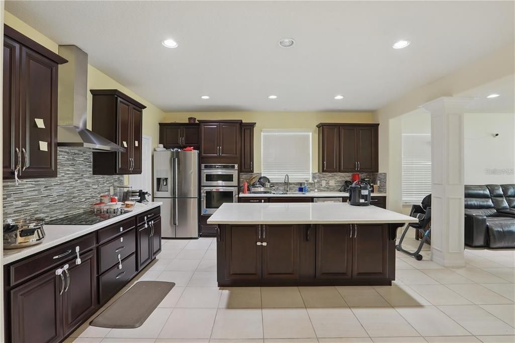 На продажу: $639,900 (5 спален, 3 ванн, 3325 Квадратных фут)