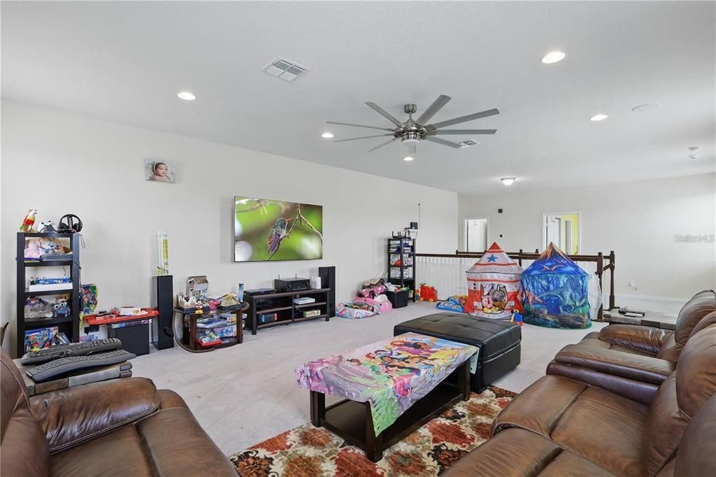 На продажу: $639,900 (5 спален, 3 ванн, 3325 Квадратных фут)