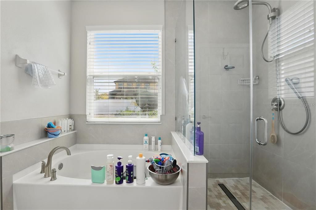 На продажу: $639,900 (5 спален, 3 ванн, 3325 Квадратных фут)