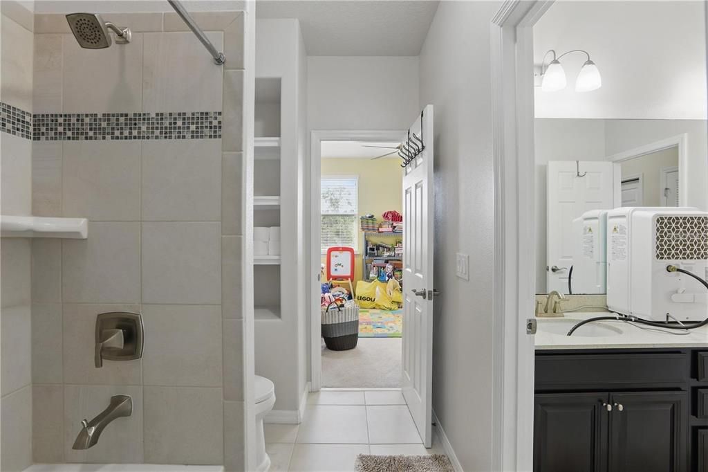 На продажу: $639,900 (5 спален, 3 ванн, 3325 Квадратных фут)