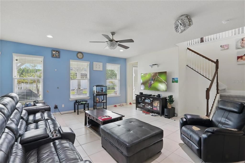 На продажу: $639,900 (5 спален, 3 ванн, 3325 Квадратных фут)