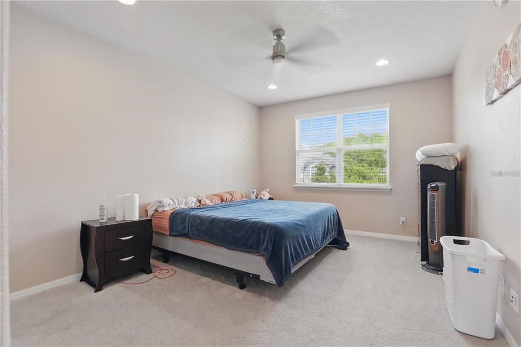 На продажу: $639,900 (5 спален, 3 ванн, 3325 Квадратных фут)