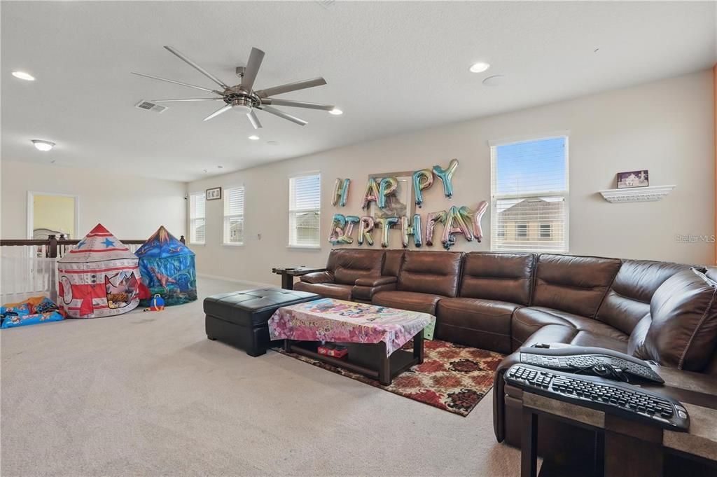 На продажу: $639,900 (5 спален, 3 ванн, 3325 Квадратных фут)