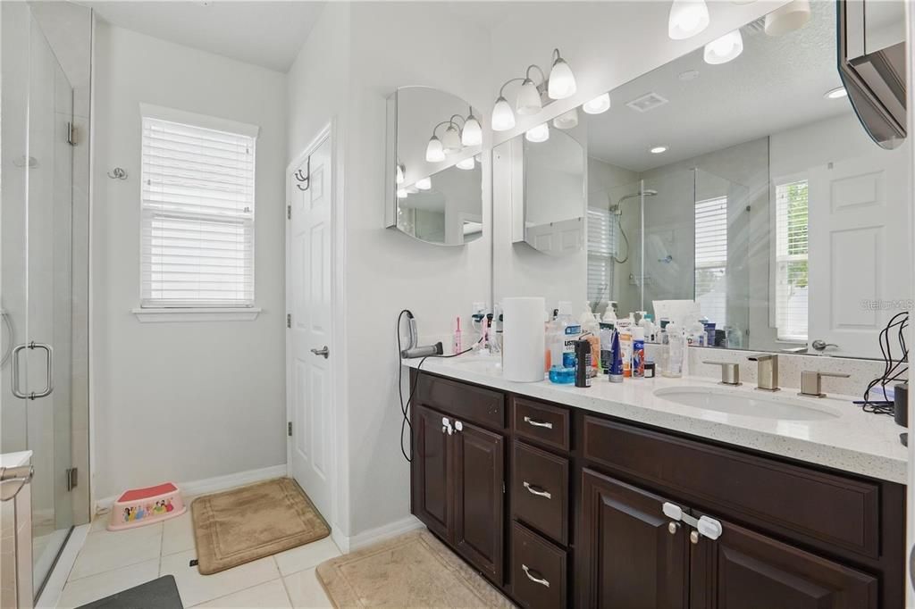 На продажу: $639,900 (5 спален, 3 ванн, 3325 Квадратных фут)