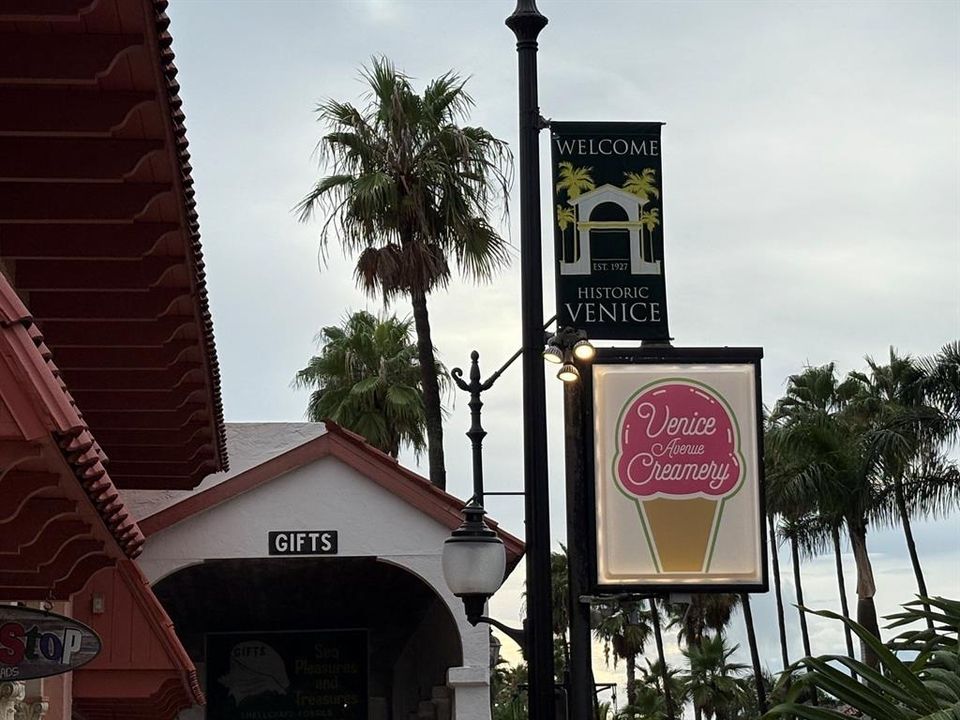 For Sale: $385,000 (2 beds, 2 baths, 1443 Square Feet)