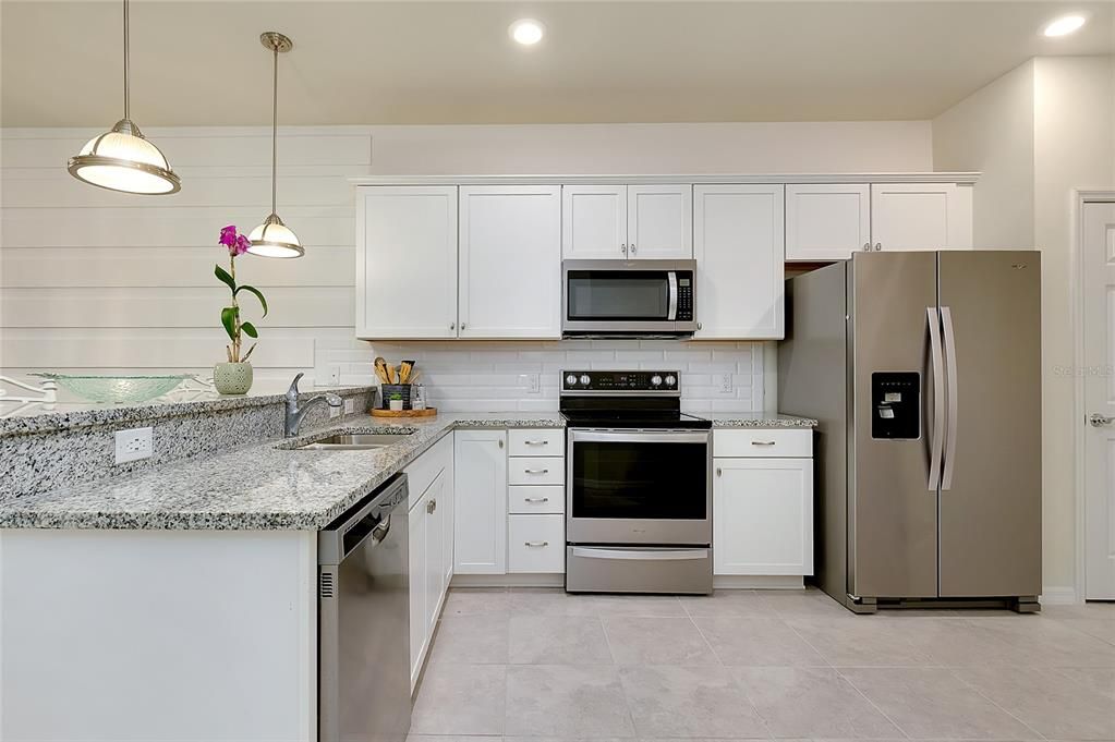 For Sale: $385,000 (2 beds, 2 baths, 1443 Square Feet)