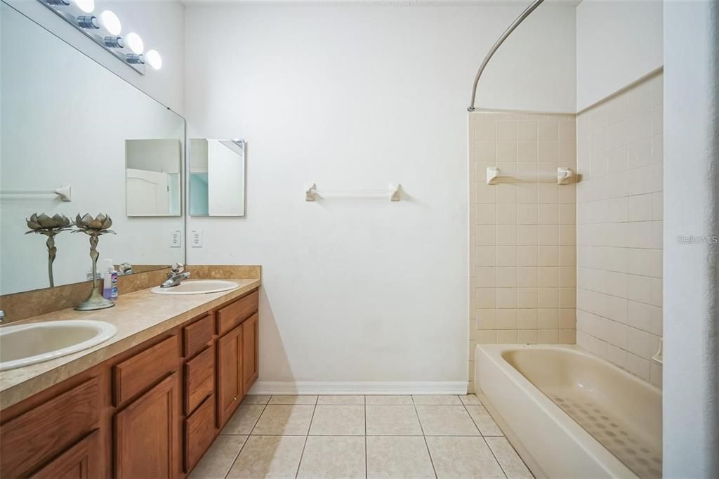 En Venta: $245,000 (2 camas, 2 baños, 1660 Pies cuadrados)