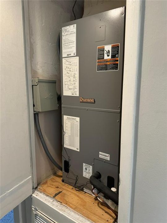 На продажу: $334,900 (4 спален, 2 ванн, 1335 Квадратных фут)