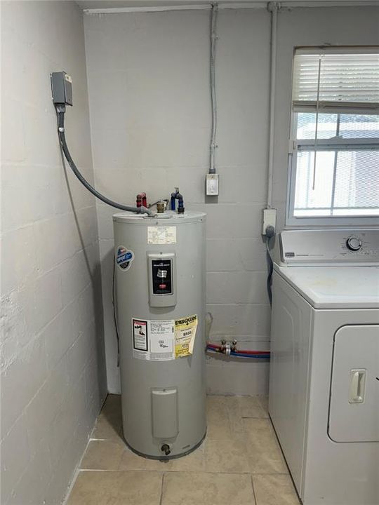 На продажу: $334,900 (4 спален, 2 ванн, 1335 Квадратных фут)