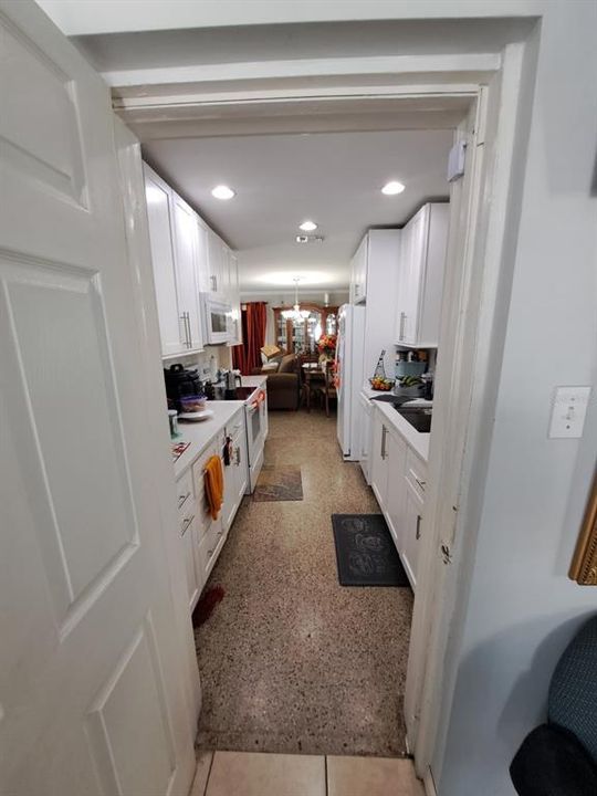 На продажу: $334,900 (4 спален, 2 ванн, 1335 Квадратных фут)