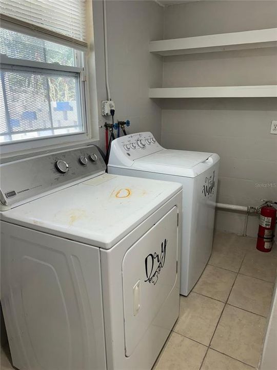 На продажу: $334,900 (4 спален, 2 ванн, 1335 Квадратных фут)