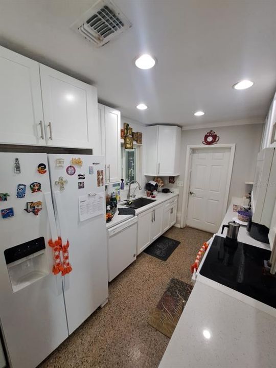 На продажу: $334,900 (4 спален, 2 ванн, 1335 Квадратных фут)