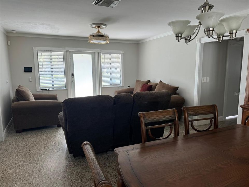 На продажу: $334,900 (4 спален, 2 ванн, 1335 Квадратных фут)