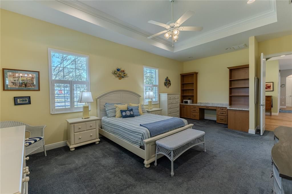 Под контрактом: $399,900 (3 спален, 2 ванн, 1994 Квадратных фут)