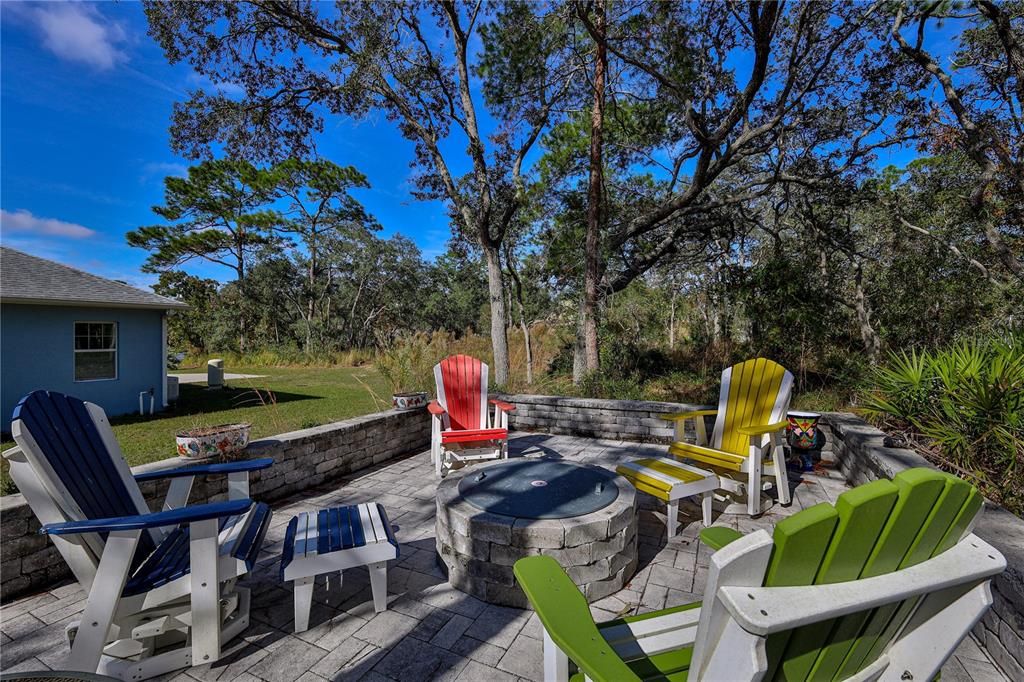 Под контрактом: $399,900 (3 спален, 2 ванн, 1994 Квадратных фут)