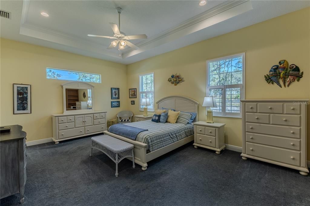 Под контрактом: $399,900 (3 спален, 2 ванн, 1994 Квадратных фут)