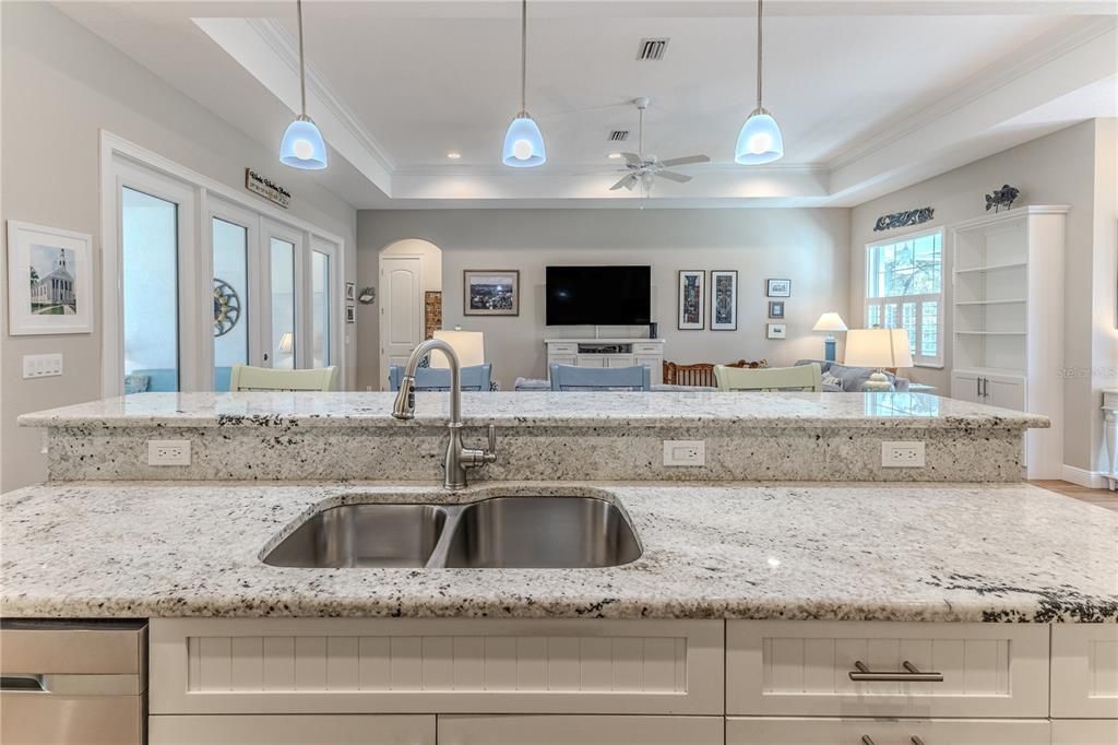 Под контрактом: $399,900 (3 спален, 2 ванн, 1994 Квадратных фут)