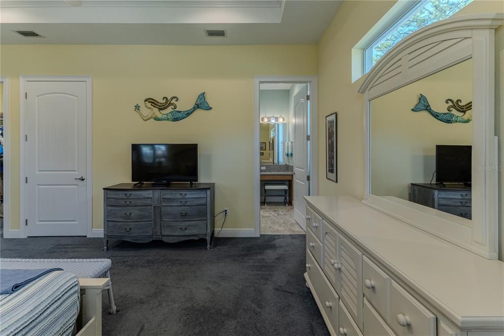 Под контрактом: $399,900 (3 спален, 2 ванн, 1994 Квадратных фут)