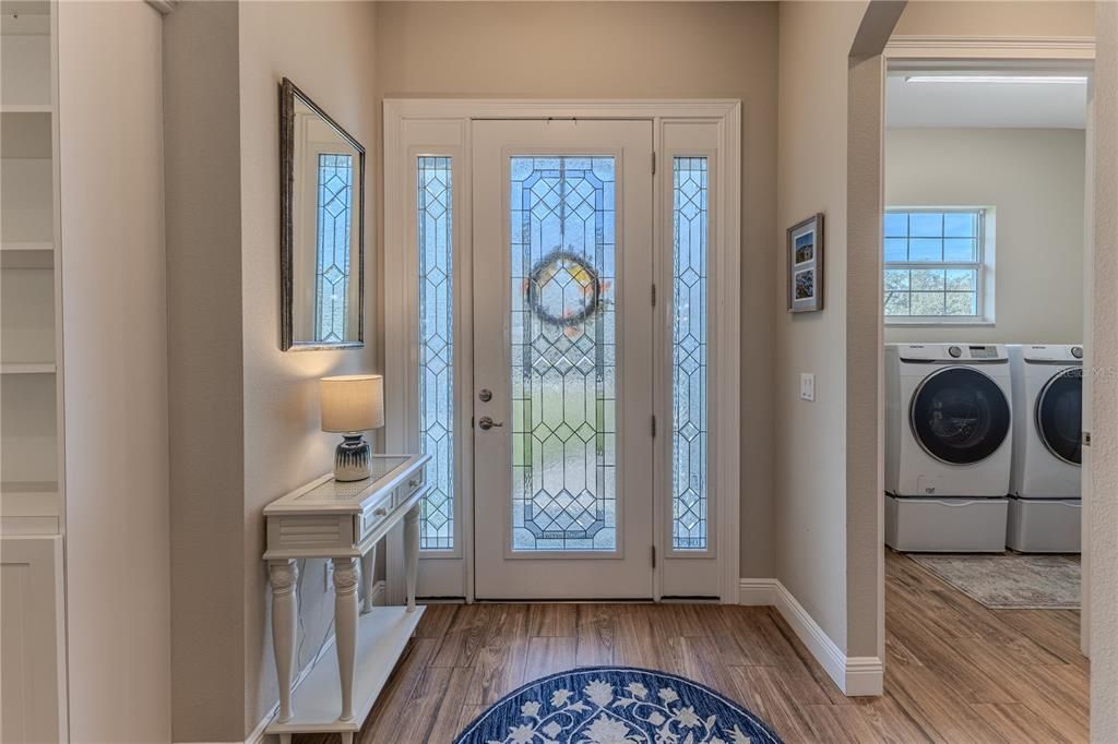 Под контрактом: $399,900 (3 спален, 2 ванн, 1994 Квадратных фут)