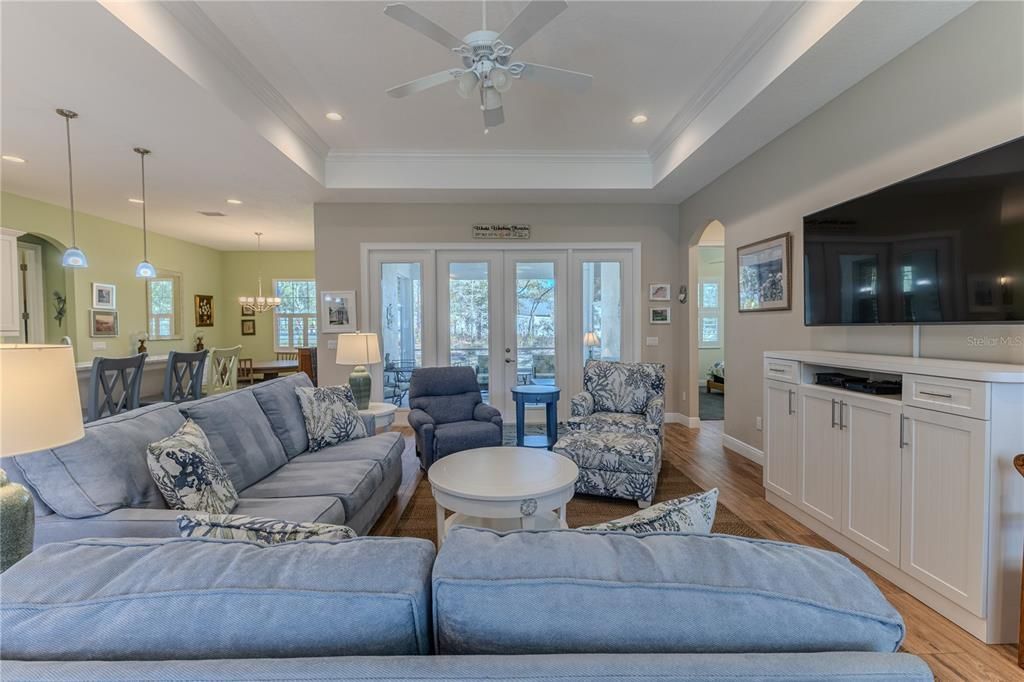 Под контрактом: $399,900 (3 спален, 2 ванн, 1994 Квадратных фут)