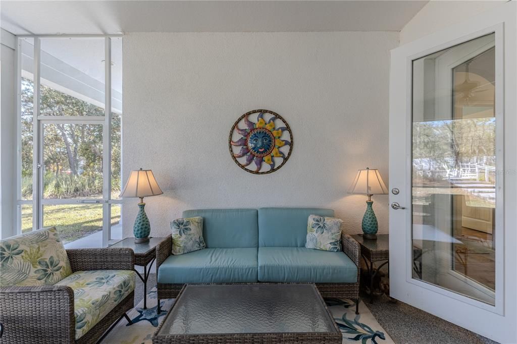 Под контрактом: $399,900 (3 спален, 2 ванн, 1994 Квадратных фут)