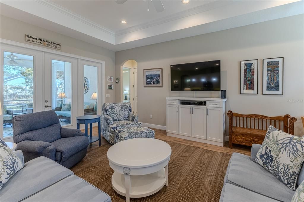 Под контрактом: $399,900 (3 спален, 2 ванн, 1994 Квадратных фут)