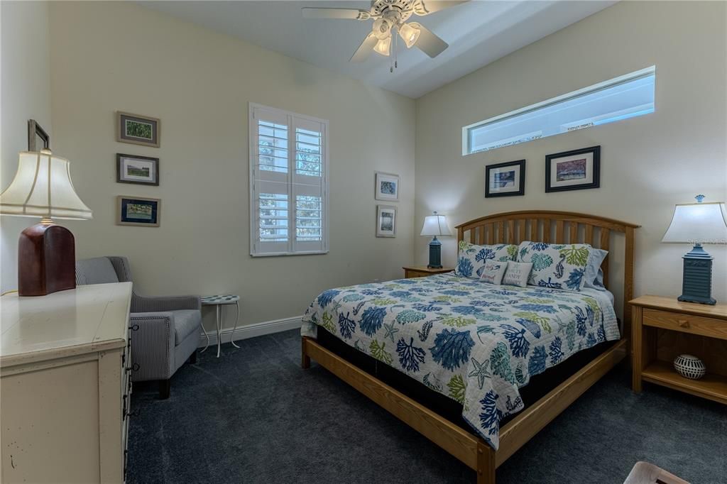 Под контрактом: $399,900 (3 спален, 2 ванн, 1994 Квадратных фут)