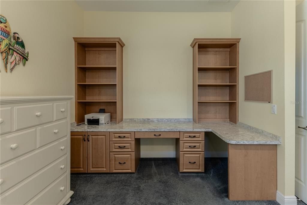 Под контрактом: $399,900 (3 спален, 2 ванн, 1994 Квадратных фут)