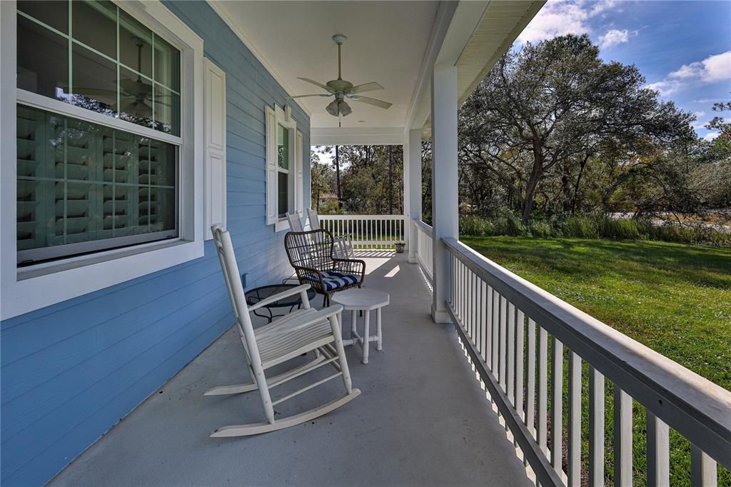 Под контрактом: $399,900 (3 спален, 2 ванн, 1994 Квадратных фут)