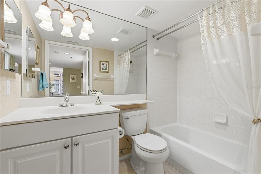 En Venta: $299,000 (2 camas, 2 baños, 1406 Pies cuadrados)