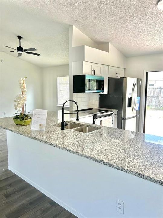 For Sale: $285,000 (3 beds, 2 baths, 1272 Square Feet)