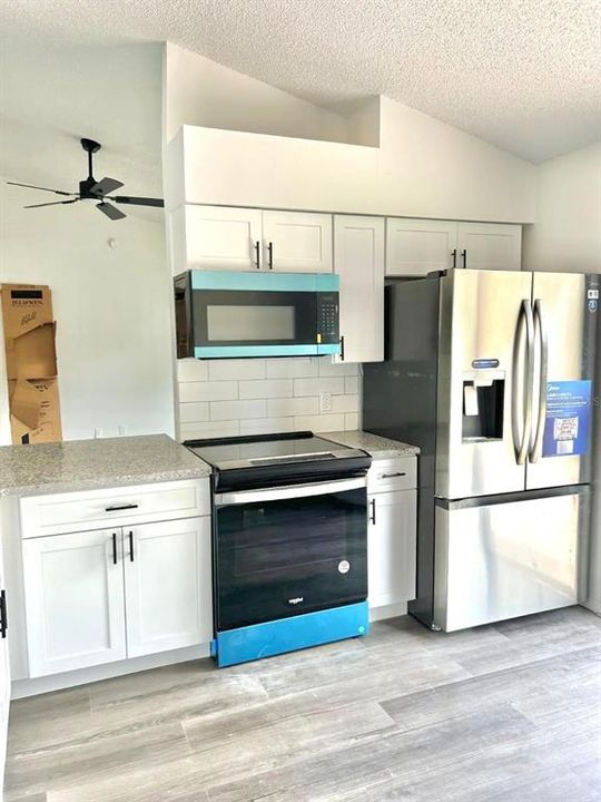 For Sale: $285,000 (3 beds, 2 baths, 1272 Square Feet)