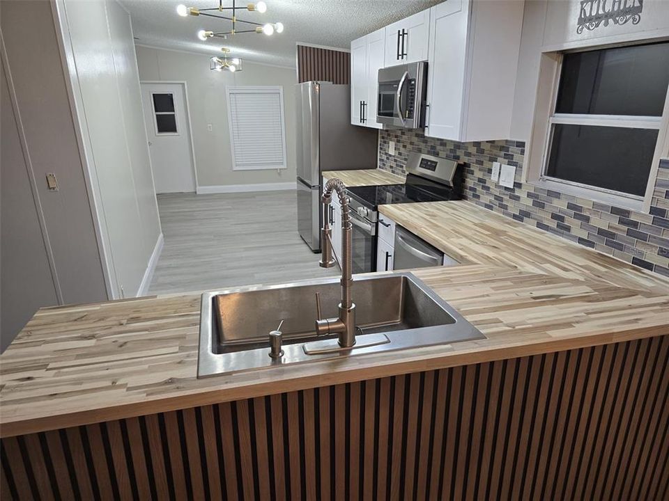 На продажу: $289,900 (4 спален, 2 ванн, 1620 Квадратных фут)