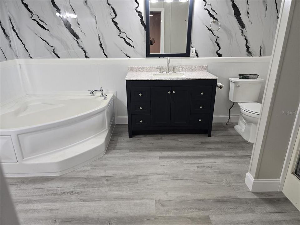 На продажу: $289,900 (4 спален, 2 ванн, 1620 Квадратных фут)