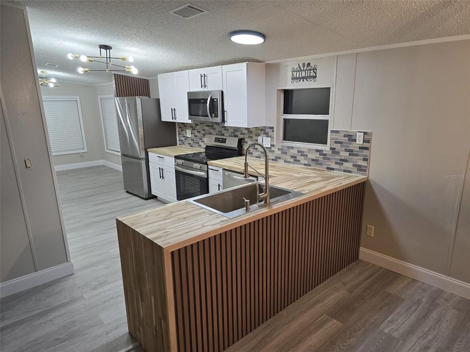 На продажу: $289,900 (4 спален, 2 ванн, 1620 Квадратных фут)