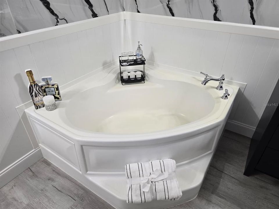 На продажу: $289,900 (4 спален, 2 ванн, 1620 Квадратных фут)