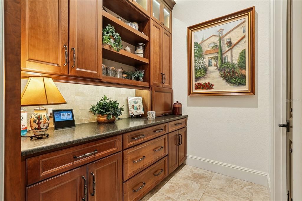 待售: $1,999,000 (4 贝兹, 4 浴室, 4550 平方英尺)