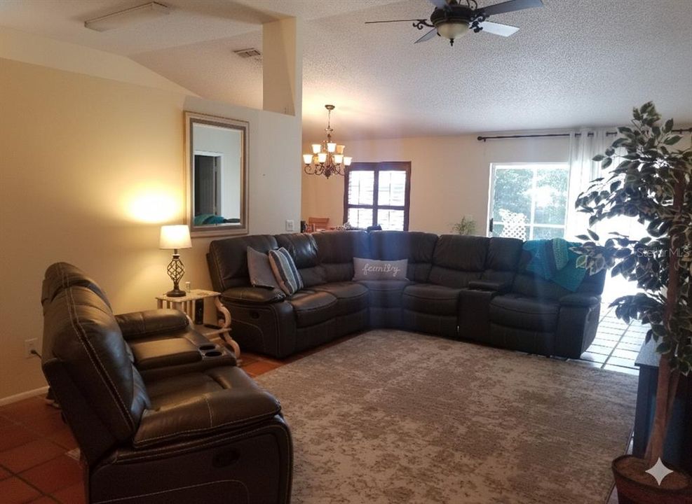 В аренду: $2,800 (3 спален, 2 ванн, 1569 Квадратных фут)