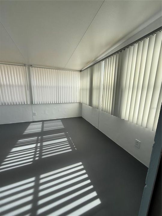 For Sale: $215,000 (2 beds, 1 baths, 864 Square Feet)