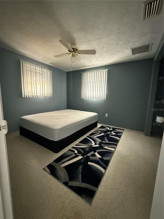 For Sale: $215,000 (2 beds, 1 baths, 864 Square Feet)