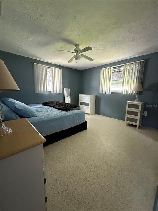 For Sale: $215,000 (2 beds, 1 baths, 864 Square Feet)