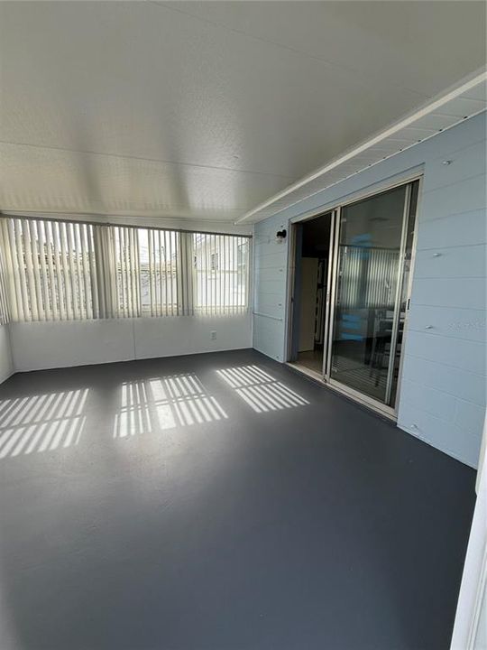 For Sale: $215,000 (2 beds, 1 baths, 864 Square Feet)